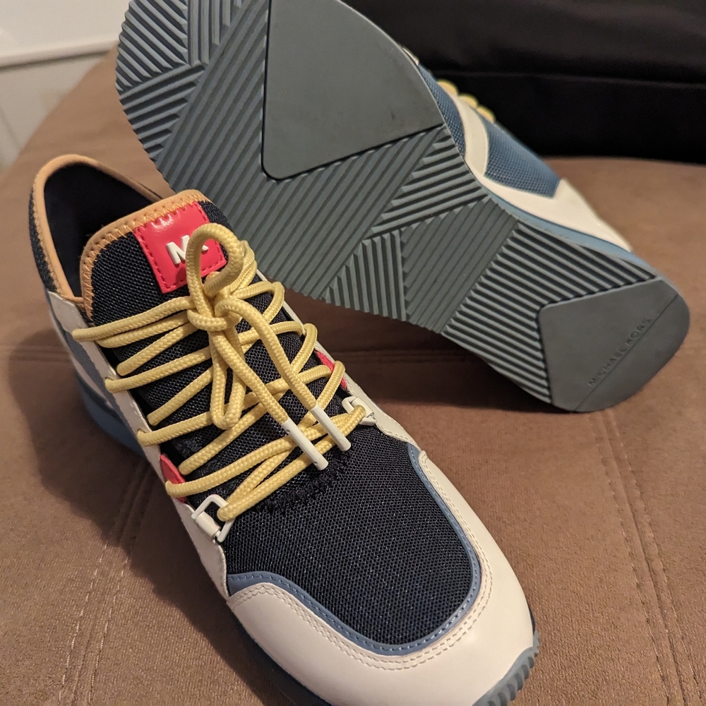Michael Kors Sneakers - Picture 2 of 4